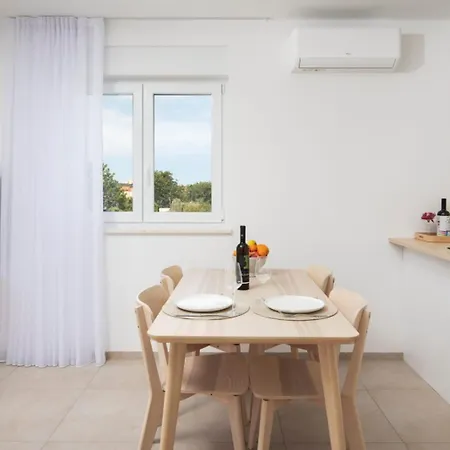 Nest & Work Retreat Πούλα