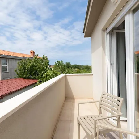 Nest & Work Retreat Apartment Pula